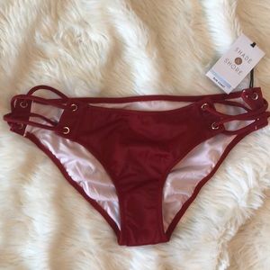 🏊🏻 Woman’s bikini bottoms